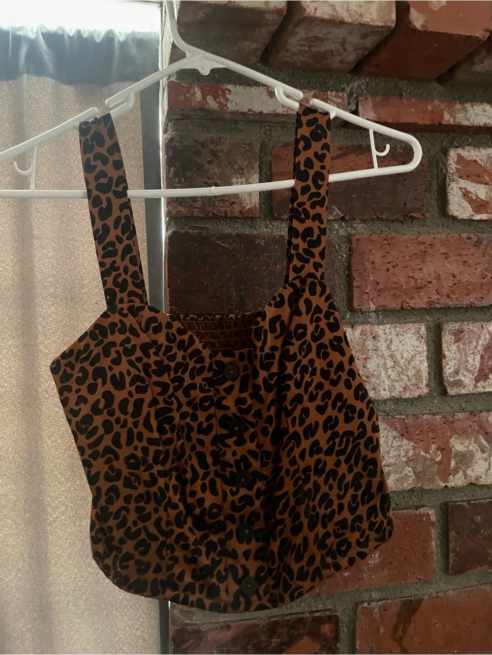 Good American Women’s Brown Leopard Print Button-Front crop Top